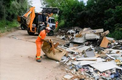 Mutirão de limpeza recolhe 75 toneladas de resíduos no bairro Ponta Grossa