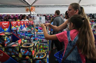 Pesquisa do Procon mostra que variação de preços de materiais escolares pode ultrapassar 200%