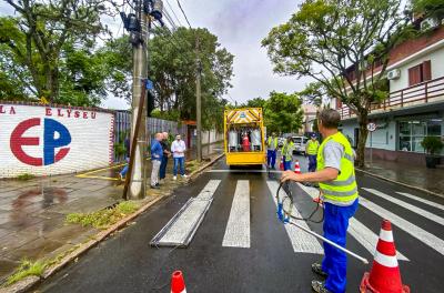 Escola no bairro Cristal recebe requalificação viária para o volta às aulas