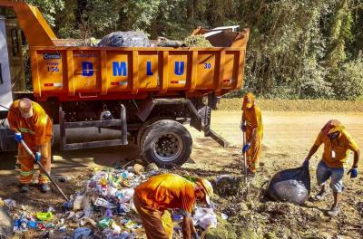 Mutirão de limpeza recolhe 54 toneladas de resíduos no bairro Belém Novo