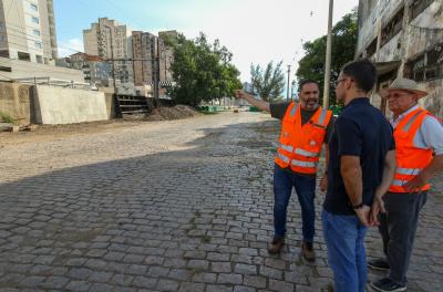 Prefeitura conclui fechamento definitivo das comportas 5 e 7 no Centro Histórico
