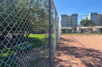 Praça no bairro Chapéu do Sol é entregue revitalizada