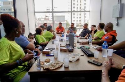 Subprefeitura da Ilha e lideranças do OP visitam a Defesa Civil para avançar na criação do primeiro NUDEC de Porto Alegre