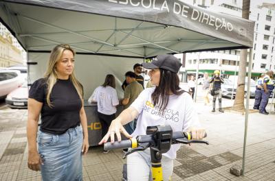 Ação educativa destaca o uso de patinetes de modo responsável para garantir a segurança no trânsito