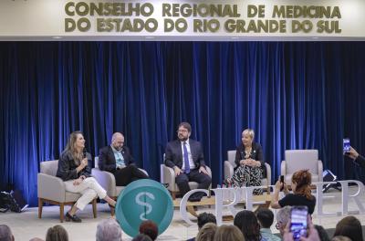 Autoridades municipais e estaduais na abertura do evento