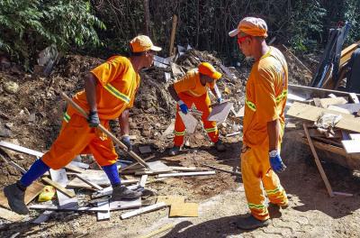Mutirão de limpeza recolhe 35 toneladas de resíduos no bairro Lomba do Pinheiro