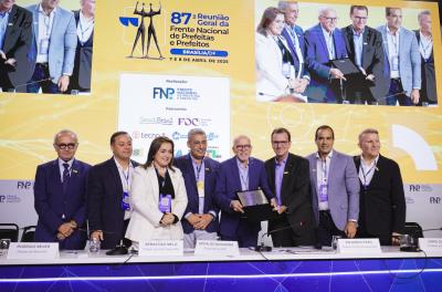 Prefeito toma posse na FNP