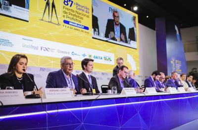 Prefeitos defendem unidade de municípios para formação de Comitê Gestor da Reforma Tributária