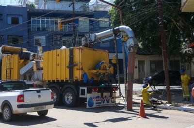 Equipes de limpeza da rede de drenagem urbana atuam em todas regiões nesta semana