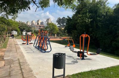 Prefeitura entrega praça revitalizada em bairro da Zona Norte