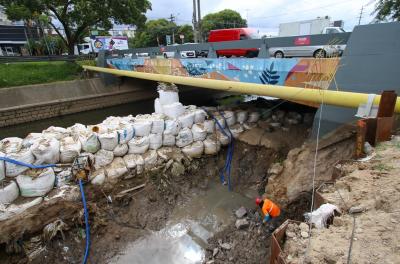 Obras de reconstrução do talude do arroio Dilúvio avançam em dois trechos
