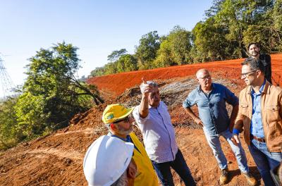 Prefeito vistoria obras de reforço nos diques da Zona Norte