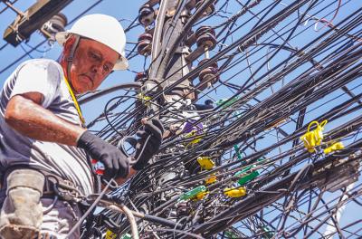 Multas da prefeitura por fios soltos são mantidas após Justiça negar pedido da CEEE