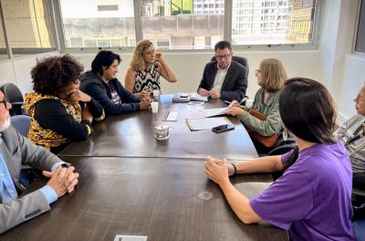 Prefeitura recebe servidores municipais para tratar sobre Educação