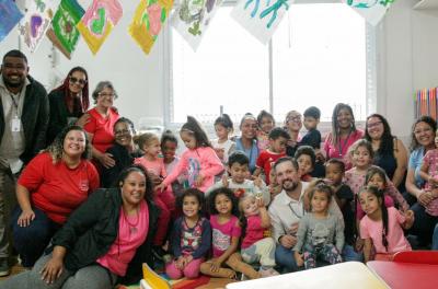 Projeto vai entregar bibliotecas para 10 escolas comunitárias de Educação Infantil