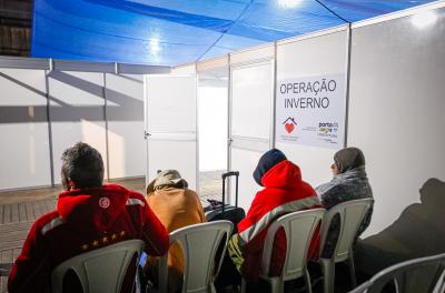 Ginásio do Demhab acolhe 83 pessoas em noite de frio intenso