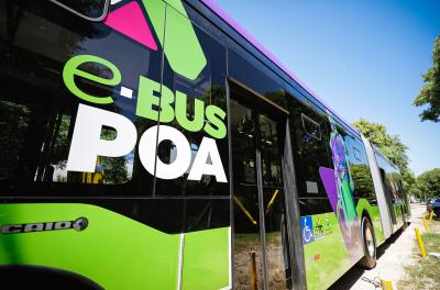Ônibus elétrico articulado