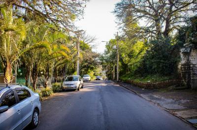 Rua Atílio Superti, no bairro Vila Nova, integra corredor ao Morro do Osso