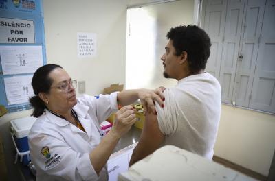 Saúde oferece vacinação contra Covid-19 para todos os públicos prioritários