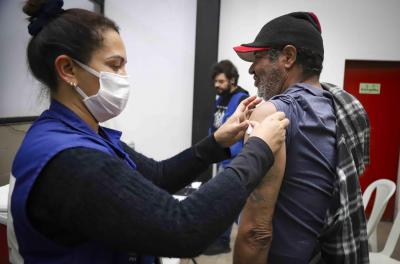 Operação Inverno: Saúde amplia vacinação da população em situação de rua