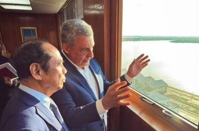 Melo e embaixador de Singapura