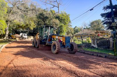 Vias do bairro Belém Novo recebem pavimentação asfáltica