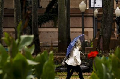 Semana começa com instabilidade e Defesa Civil emite Aviso Meteorológico para Porto Alegre
