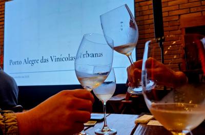 Turismo Farroupilha de Galpão discute o cenário das vinícolas urbanas