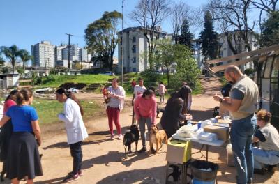 Unidade Móvel realiza mais de 100 atendimentos a pets no bairro Cristal