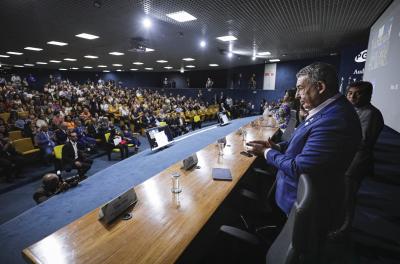 prefeito sebastião melo em viagem