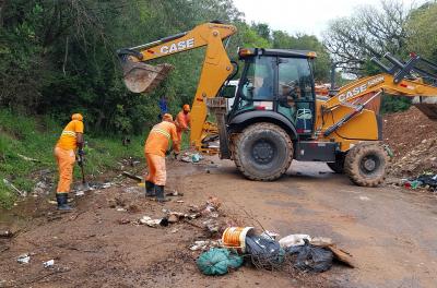 Mutirão de limpeza recolhe 45 toneladas de resíduos no bairro Lomba do Pinheiro