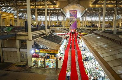 Decoração especial para celebrar o aniversário do Mercado Público está finalizada