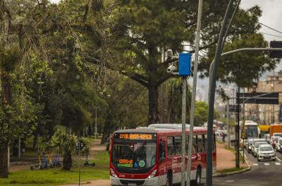 Sistema com 3 mil câmeras monitora 1,2 milhão de veículos por dia na Capital