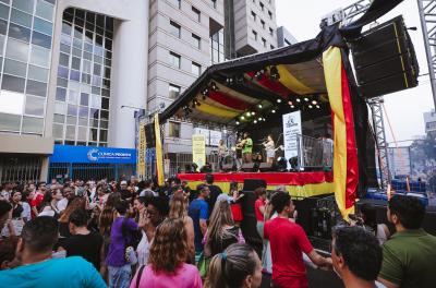 1ª Oktoberfest oficial de Porto Alegre reúne 20 mil pessoas