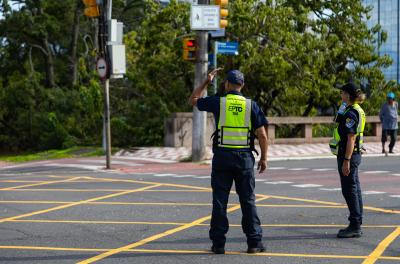 Porto Alegre, RS, Brasil - 08/05/2024 - EPTC orienta motoristas na Av. Ipiranga. Fotos Gustavo Garbino/ PMPA