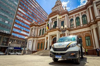 EPTC recebe novo caminhão para reforçar serviços de sinalização viária