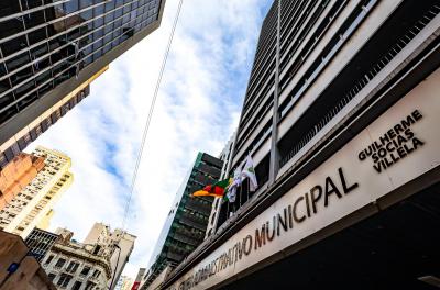 Prefeita em exercício sanciona projetos voltados à segurança e à educação