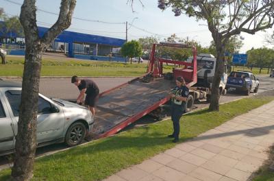 EPTC recolhe veículo estacionado em local proibido no Aeroporto Salgado Filho