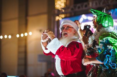 Chegada do Papai Noel marca início das comemorações de Natal na cidade