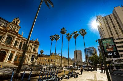 Semana começa com tempo firme e calor em elevação em Porto Alegre