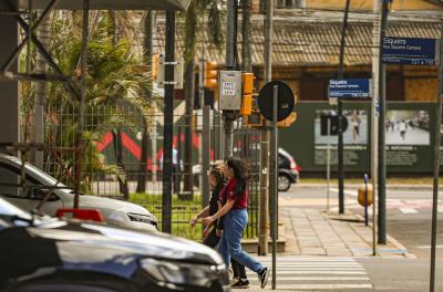 Semana começa com chuva leve e termina com sol e calor em Porto Alegre