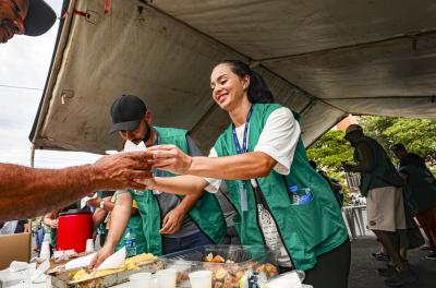 Prefeitura reforça atendimento social e de saúde em mutirão no Largo Zumbi dos Palmares