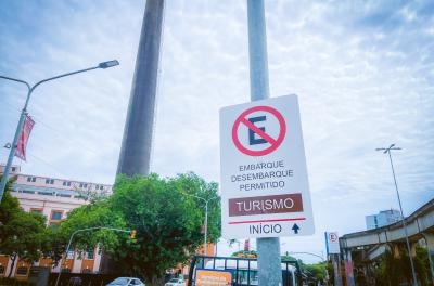 Orla recebe sinalização para embarque e desembarque de turistas