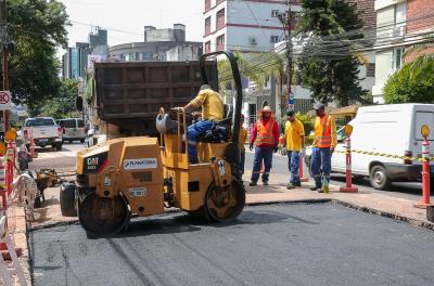 Repavimentação após obras de saneamento segue critérios técnicos e de economicidade