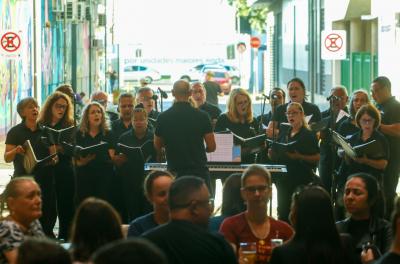 Coro do Dmae encerra atividades do ano com apresentações no Natal Alegre