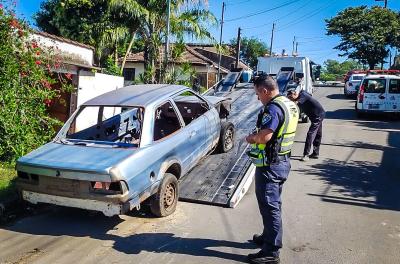 EPTC retira mais de 1,3 mil veículos abandonados das ruas em 2025