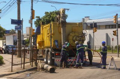 limpeza da rede de drenagem do 4º Distrito