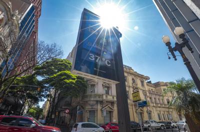 Quinta-feira registra temperaturas acima de 35°C em Porto Alegre