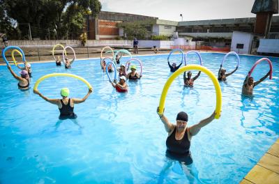 Confira as atividades de esporte e lazer disponíveis nas piscinas públicas de Porto Alegre