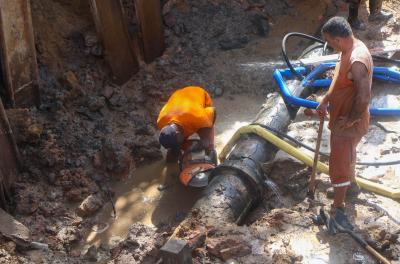 Concluído conserto de adutora que apresentou rompimento no 4º Distrito